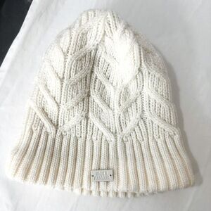 Under Armour Women's Around Town Fleece Lined Cable Knit Beanie Pull-on Fitted